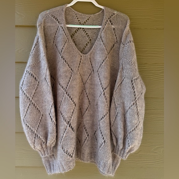 Hand Knit Mohair Silk Wool Blend Chic Taupe V-Neck Sweater - Picture 6 of 9
